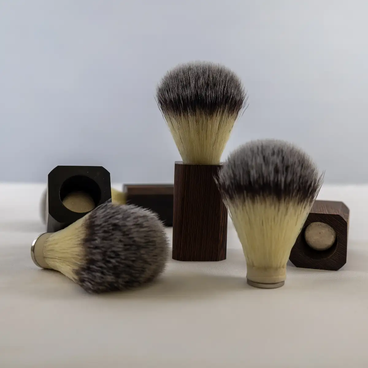 Blaireau en ébène ou wengé à poils aimantés interchangeable