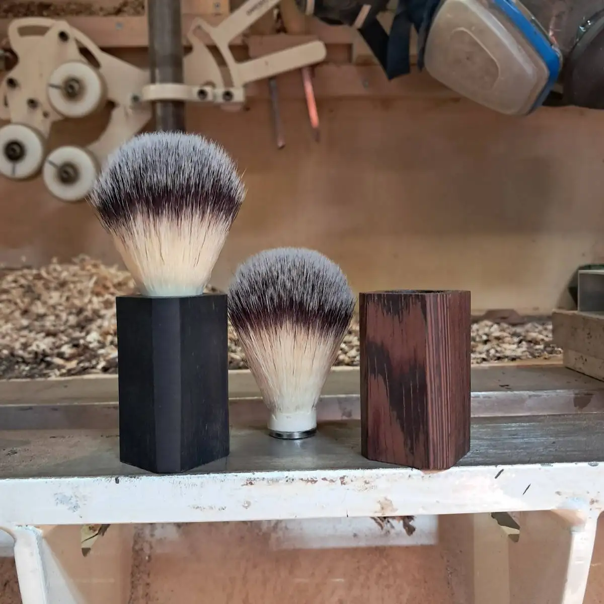 Blaireau en ébène ou wengé à poils aimantés interchangeable