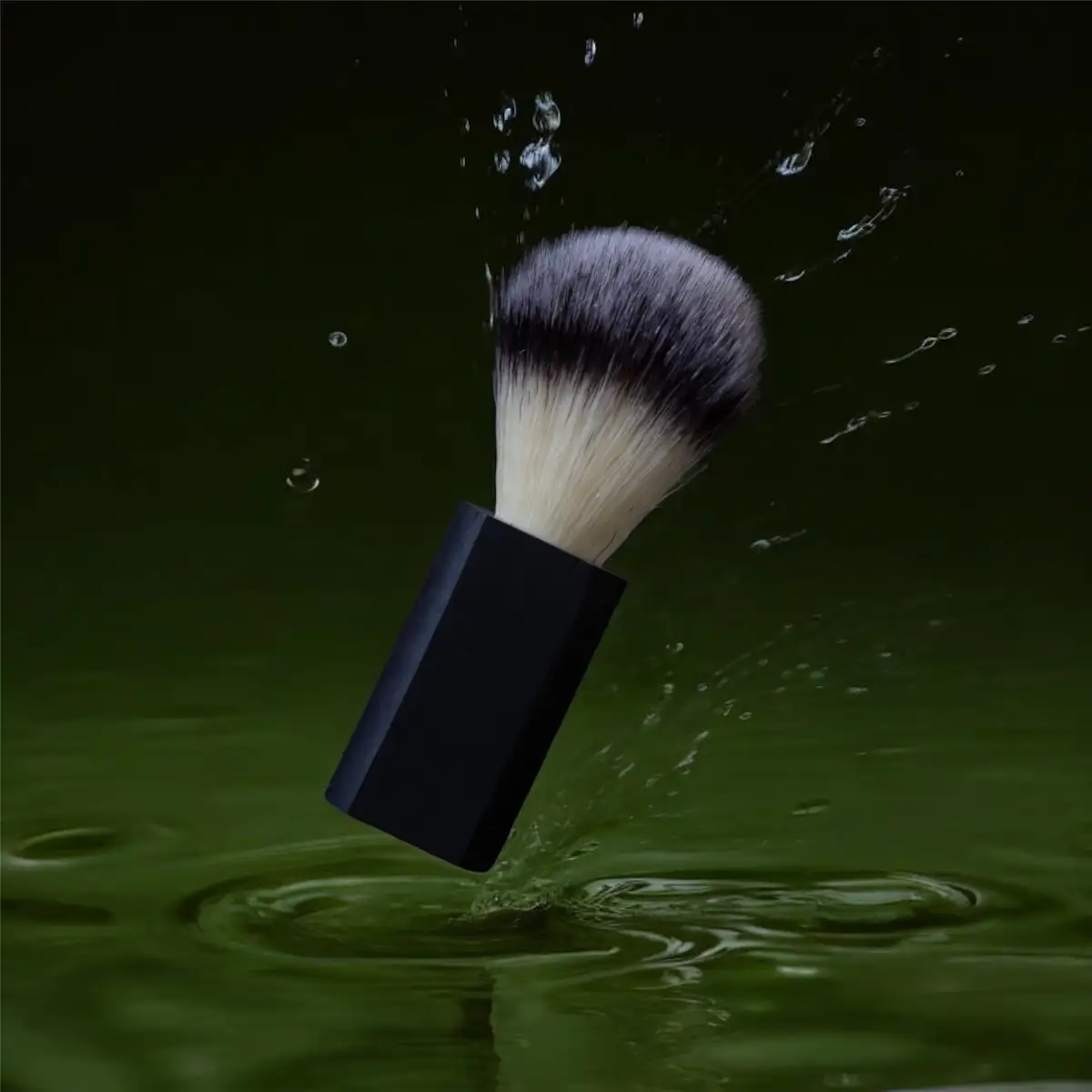 Blaireau en ébène ou wengé à poils aimantés interchangeable